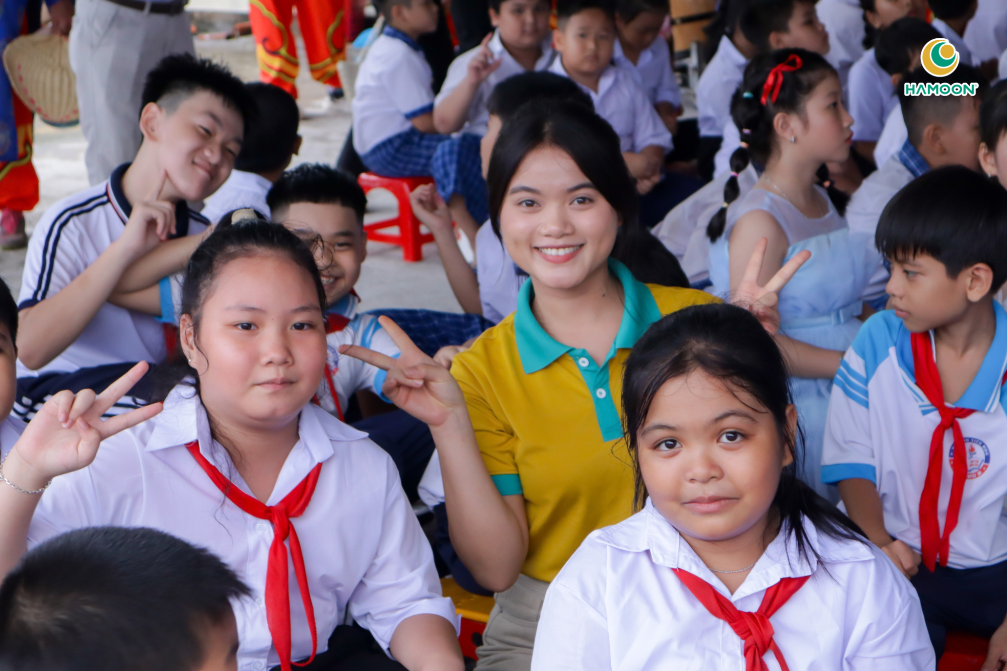 HAMOON CÙNG CÁC EM HỌC SINH TÂN PHÚ B VIẾT NÊN MỘT MÙA TRĂNG ĐÁNG NHỚ